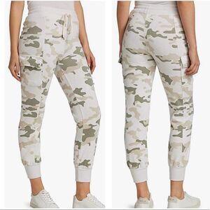 SUNDRY Camo Jogger Sweatpants Cargo Pockets Cream Green Size M